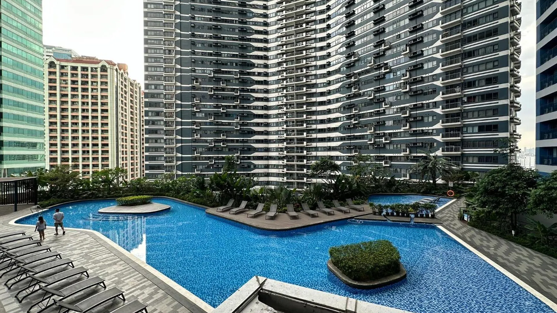Hotel In Makati Air Residences Makati City